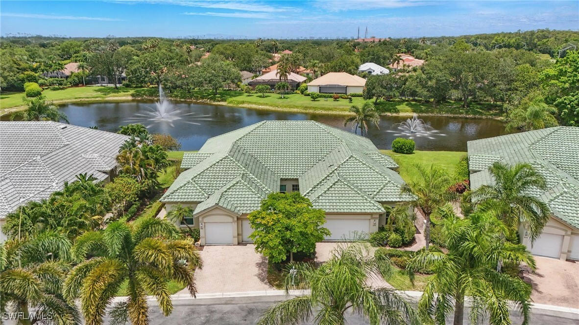 Property Photo: 878 Vistana Circle 50 FL 34119