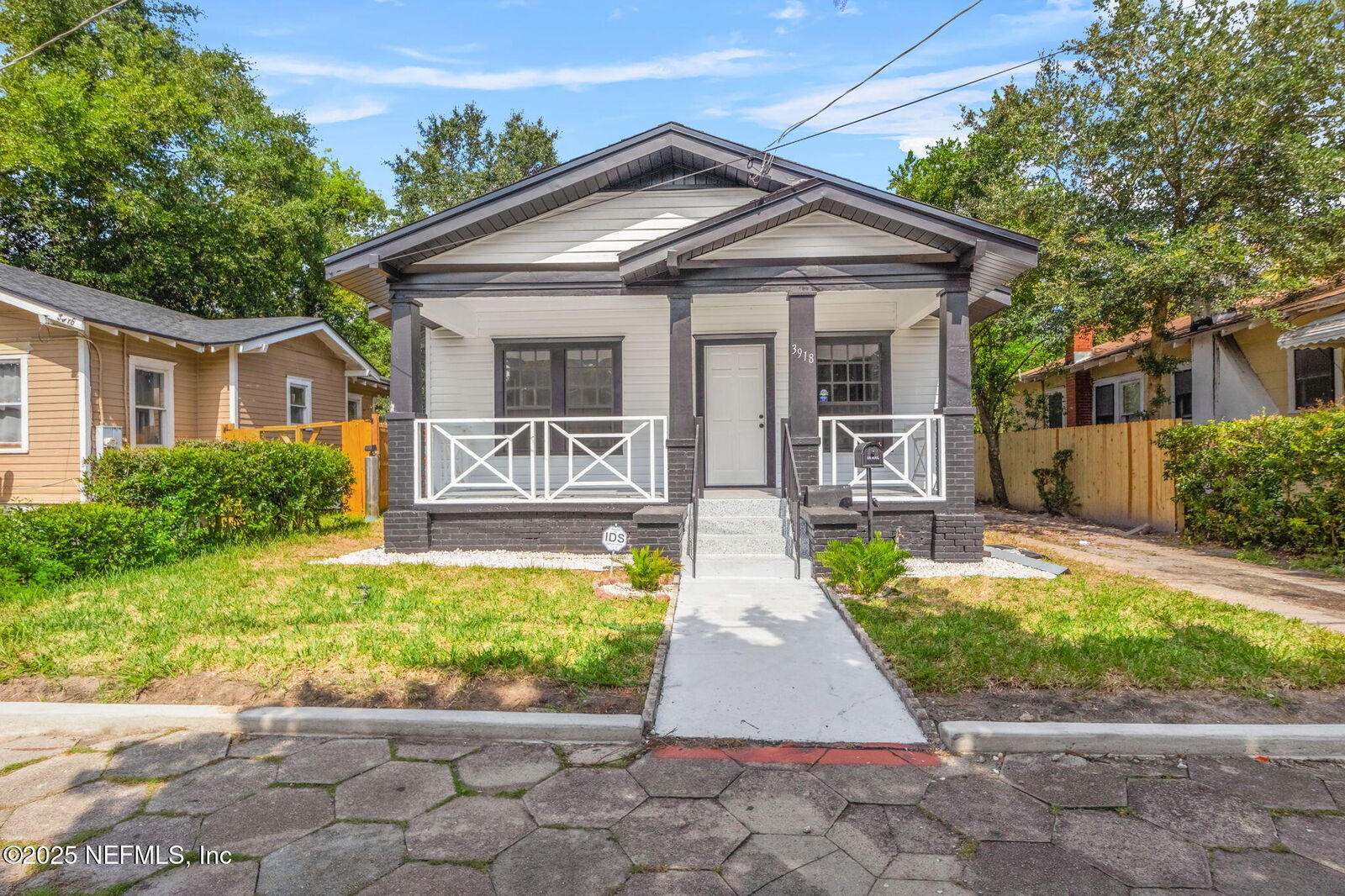 Property Photo: 3918 Springfield Boulevard FL 32206