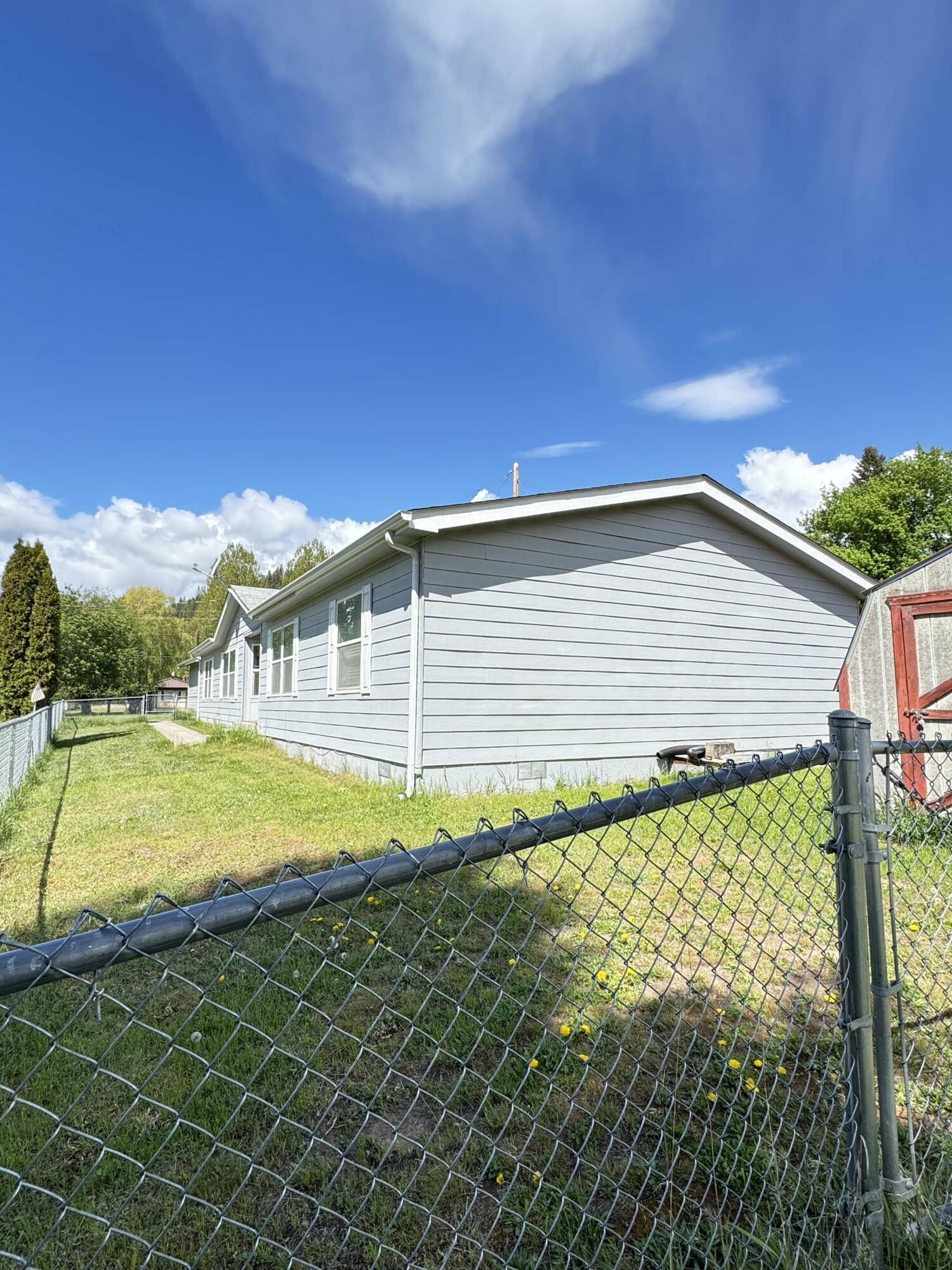 Property Photo:  211 8th Ave  WA 99139 