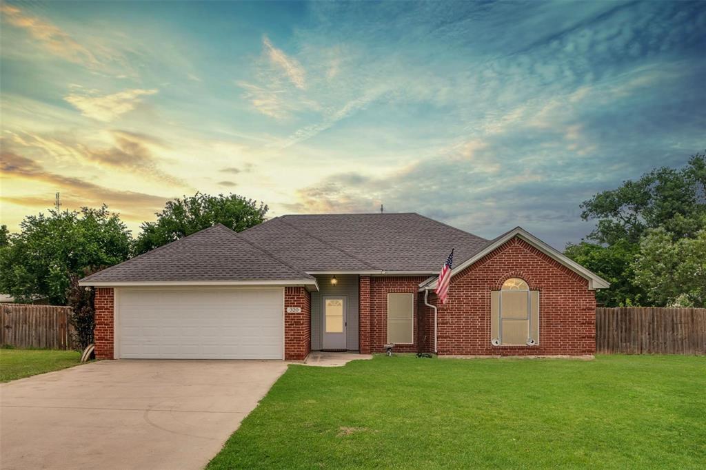 Property Photo: 320 Mockingbird Lane TX 76082