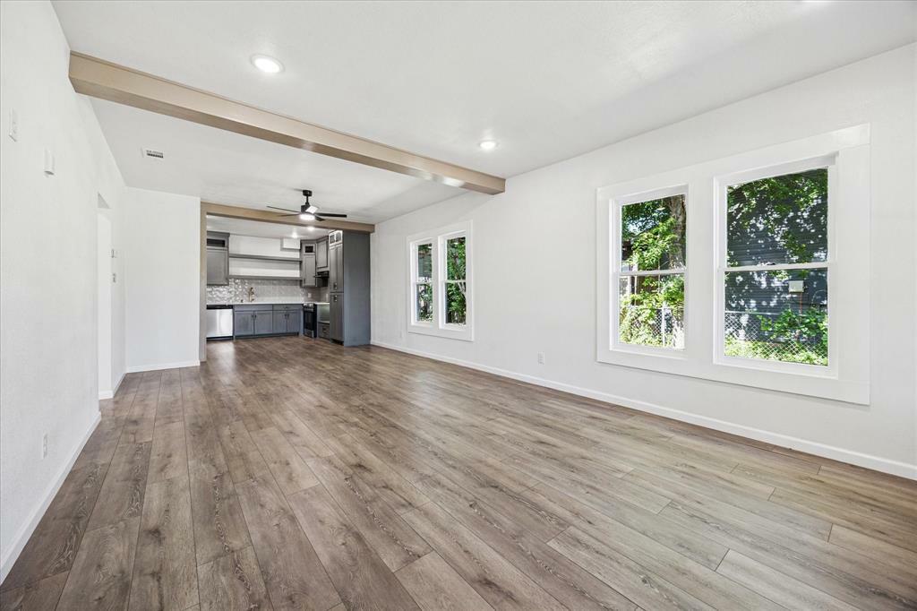 Property Photo: 807 W Morphy Street TX 76104