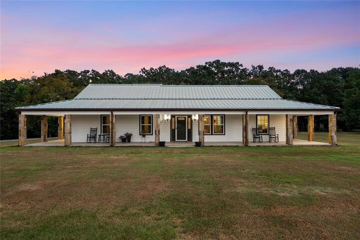 Property Photo:  632 County Road 1952  TX 75497 