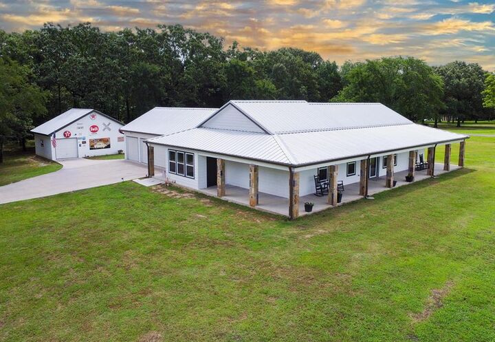 Property Photo: 632 County Road 1952 TX 75497