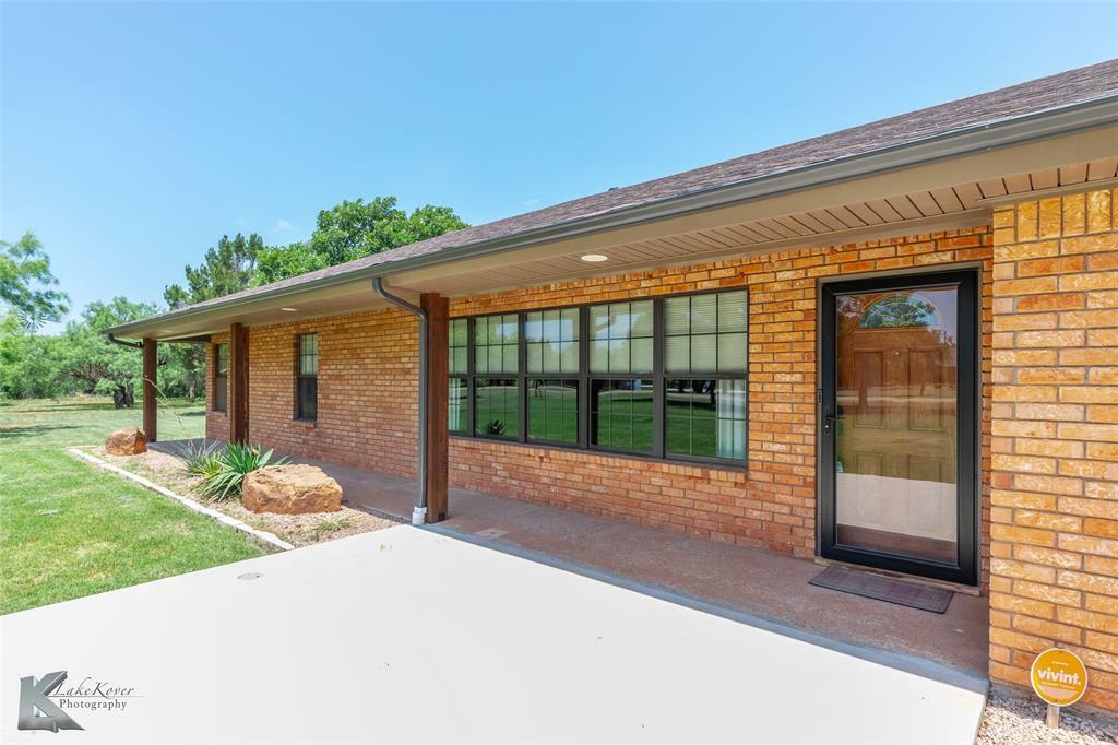 Property Photo: 326 Country Place S TX 79606