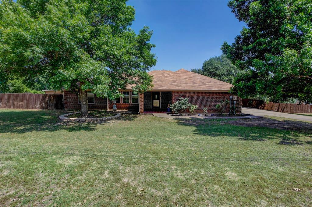 Property Photo: 5411 Cool Springs Drive TX 76065