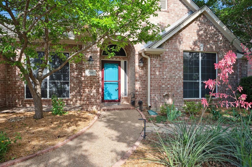 Property Photo: 2720 View Meadow Drive TX 76051