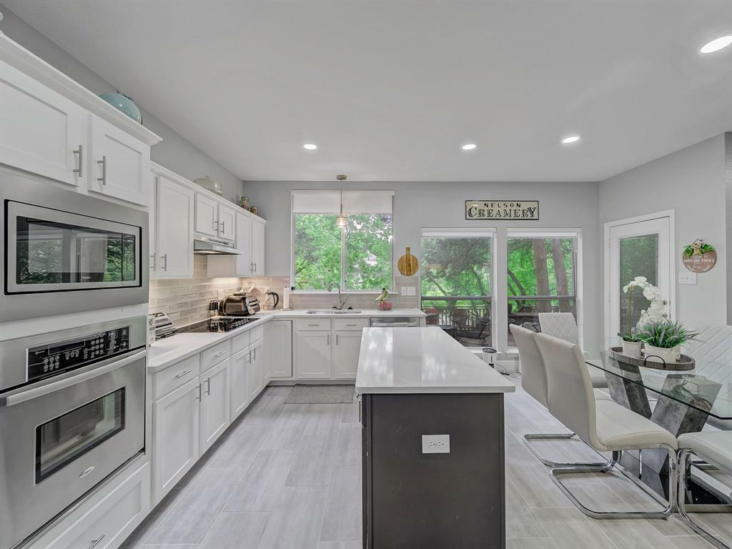 Property Photo: 525 Sir Roland Drive TX 75052