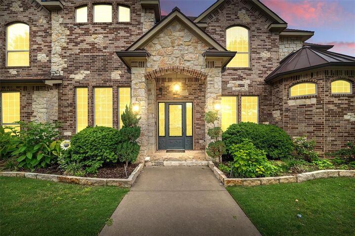 Property Photo: 2056 Willow Bend Drive TX 75154