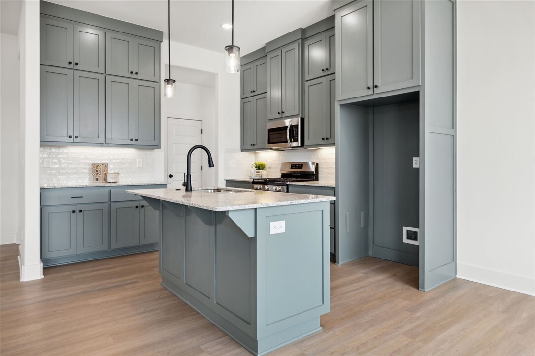 Property Photo: 881 E Buchanan Street AR 72753
