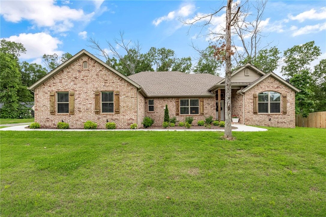 Property Photo:  13 Ingleborough Drive  AR 72715 
