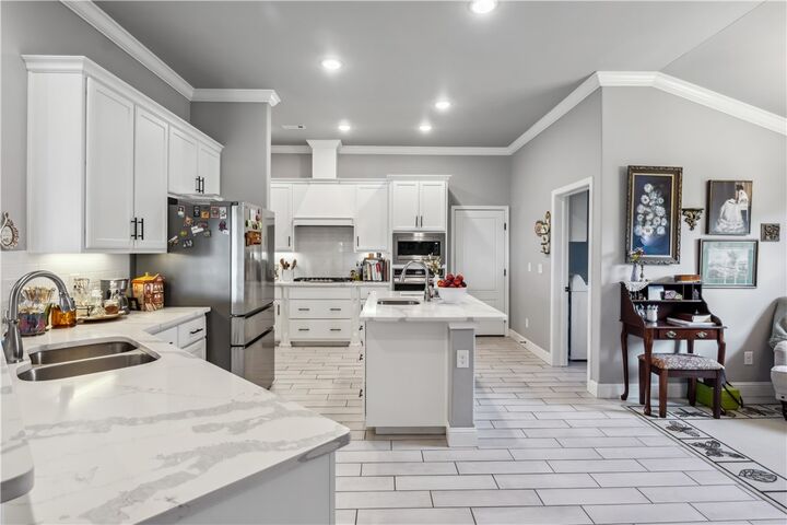 Property Photo: 2300 Cameo Lane AR 72712