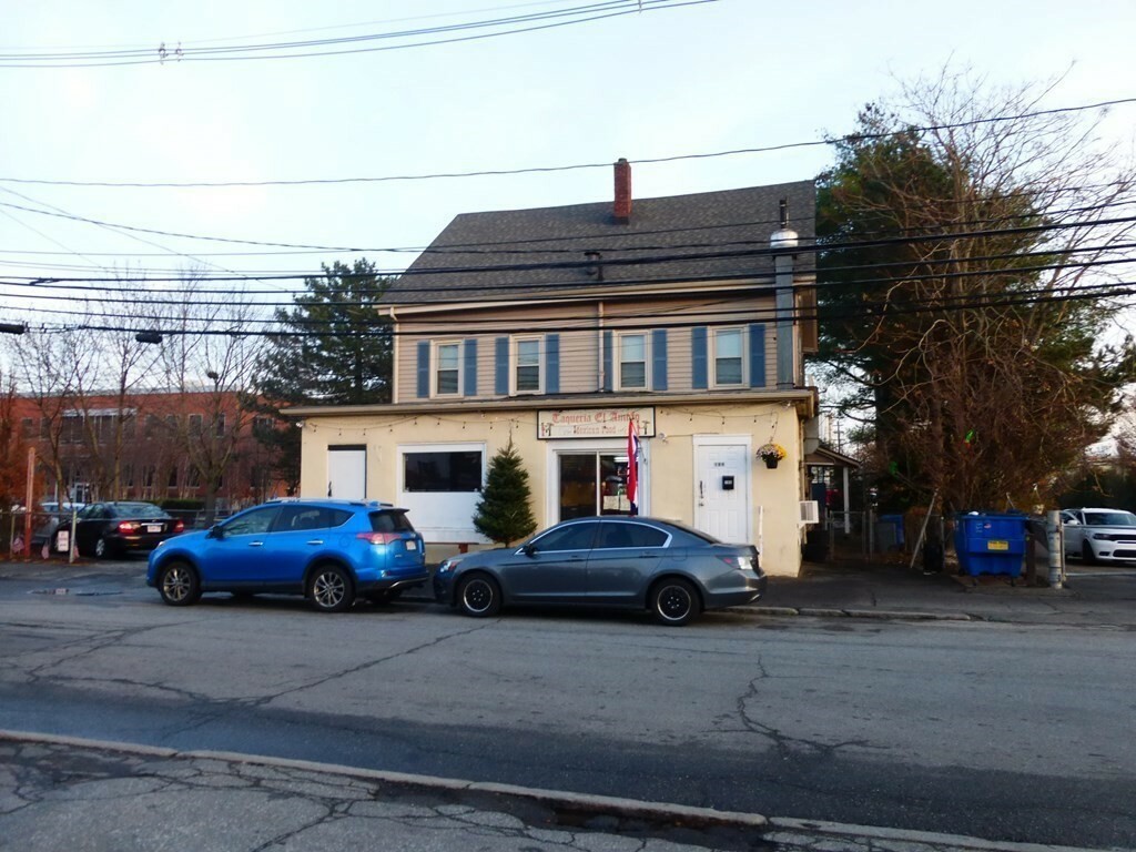 Property Photo:  194-196 Willow St  MA 02453 