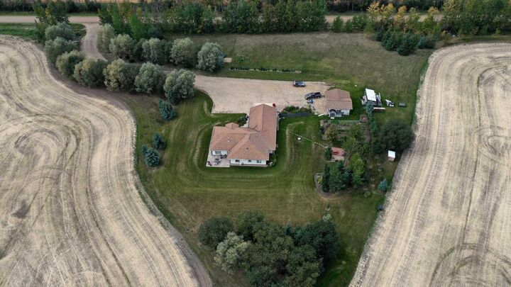 Property Photo:  71355 Range Road 261  AB T0H 0Y0 
