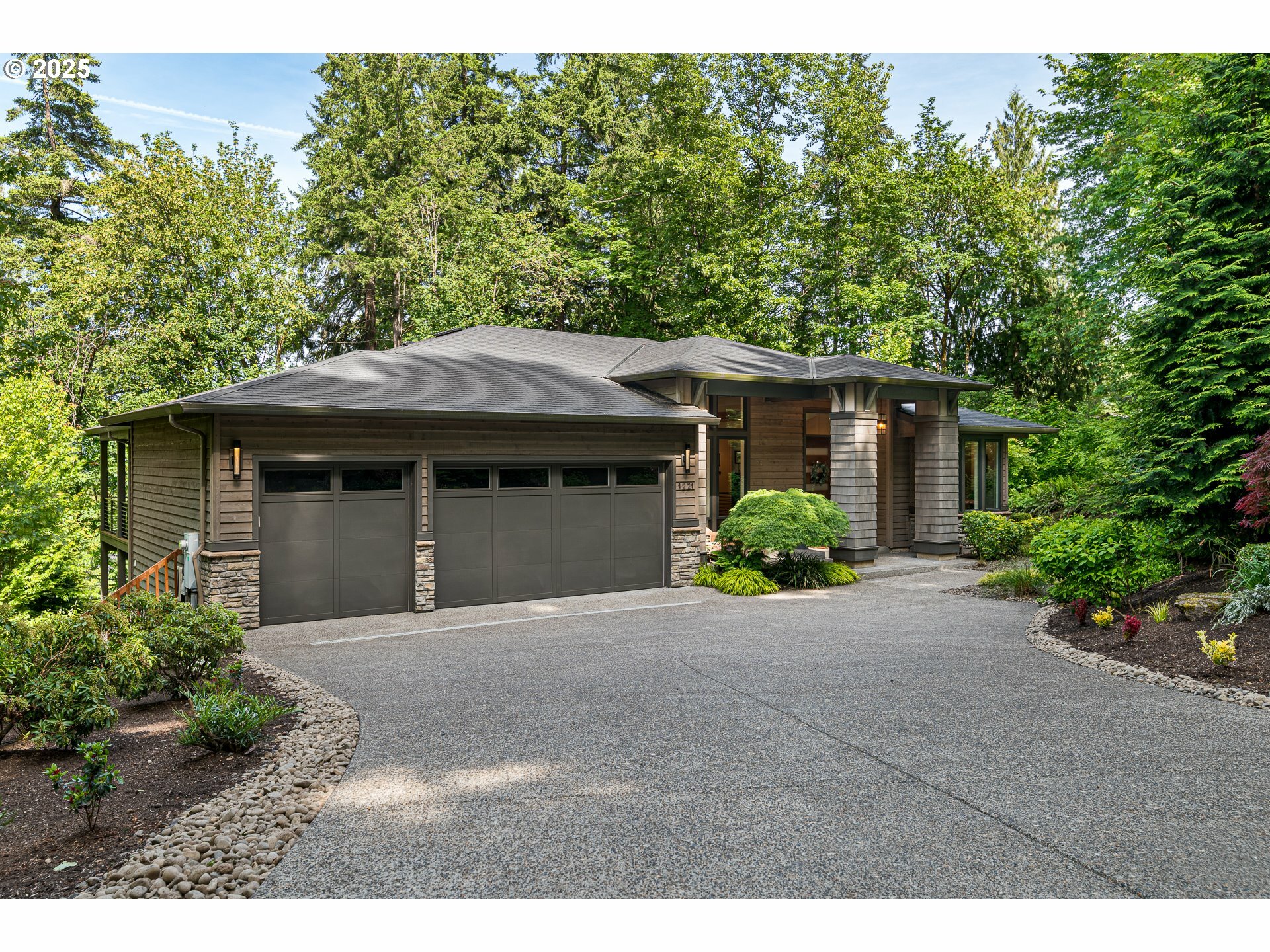 Property Photo: 1221 Glenmorrie Dr OR 97034