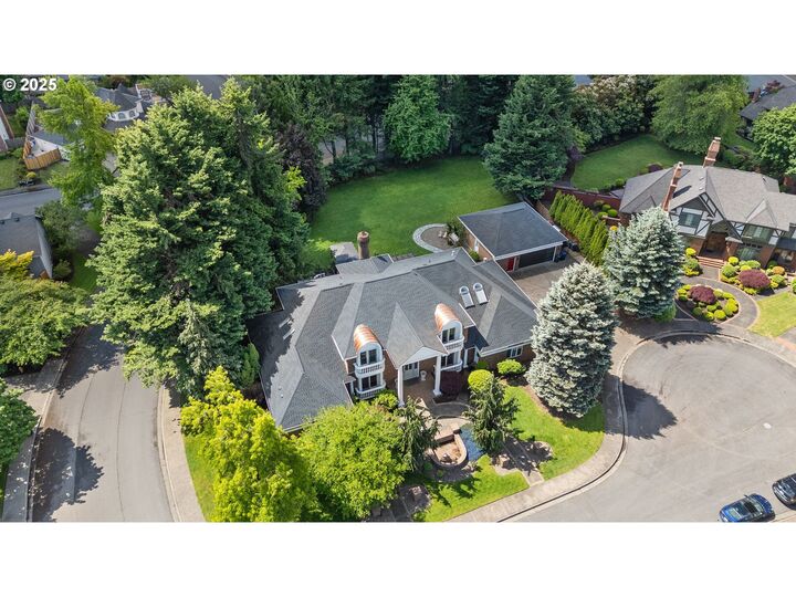 Property Photo: 1564 Regency Dr OR 97401