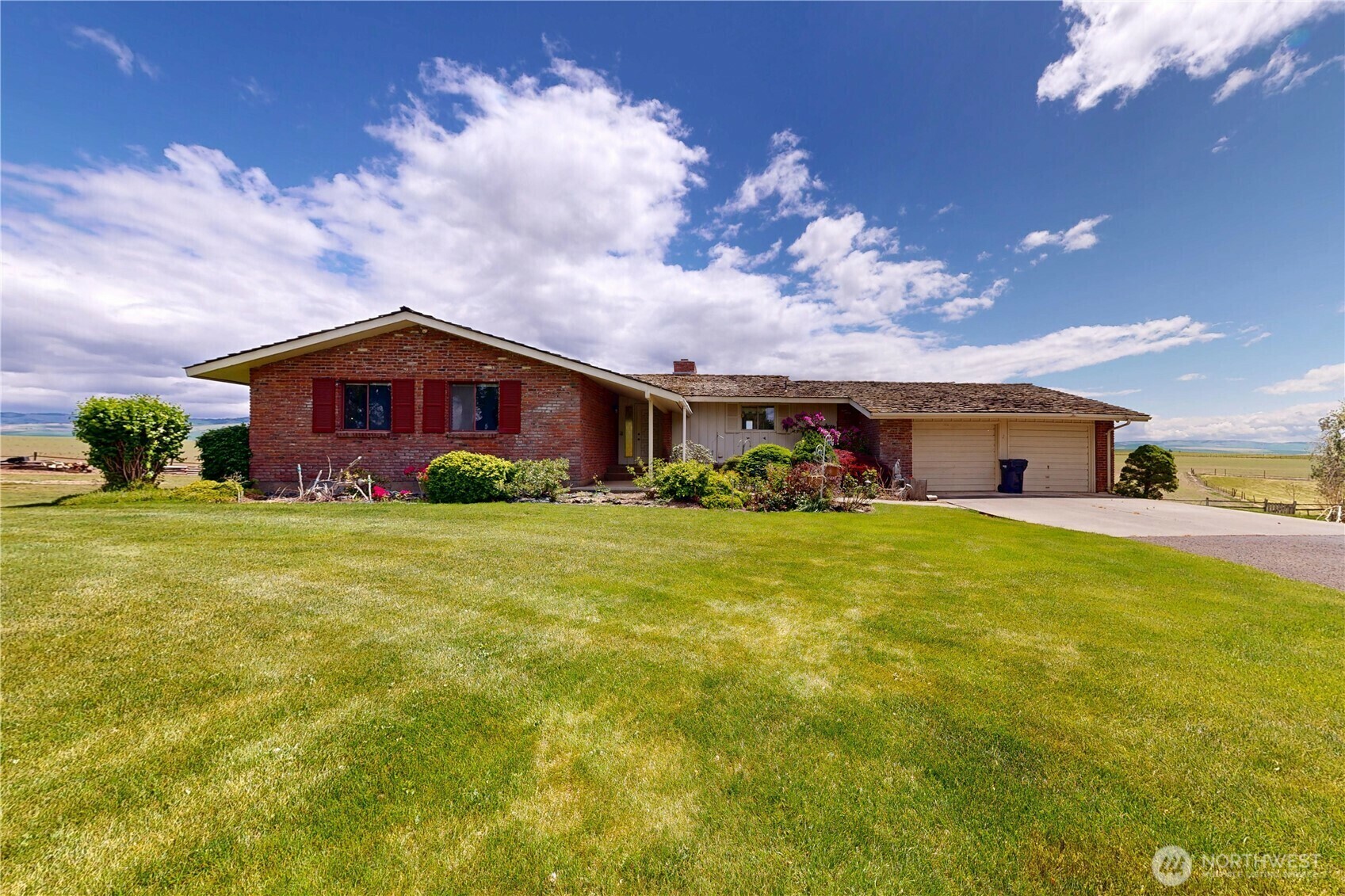 Property Photo: 1220 Valley Vista Avenue WA 99362