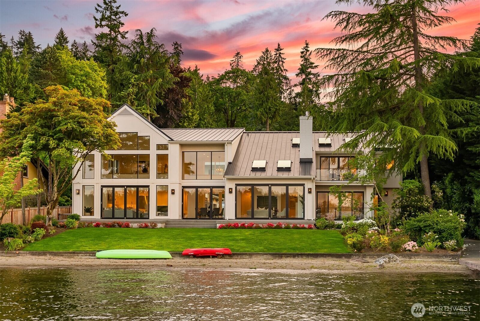 Property Photo: 8620 N Mercer Way WA 98040