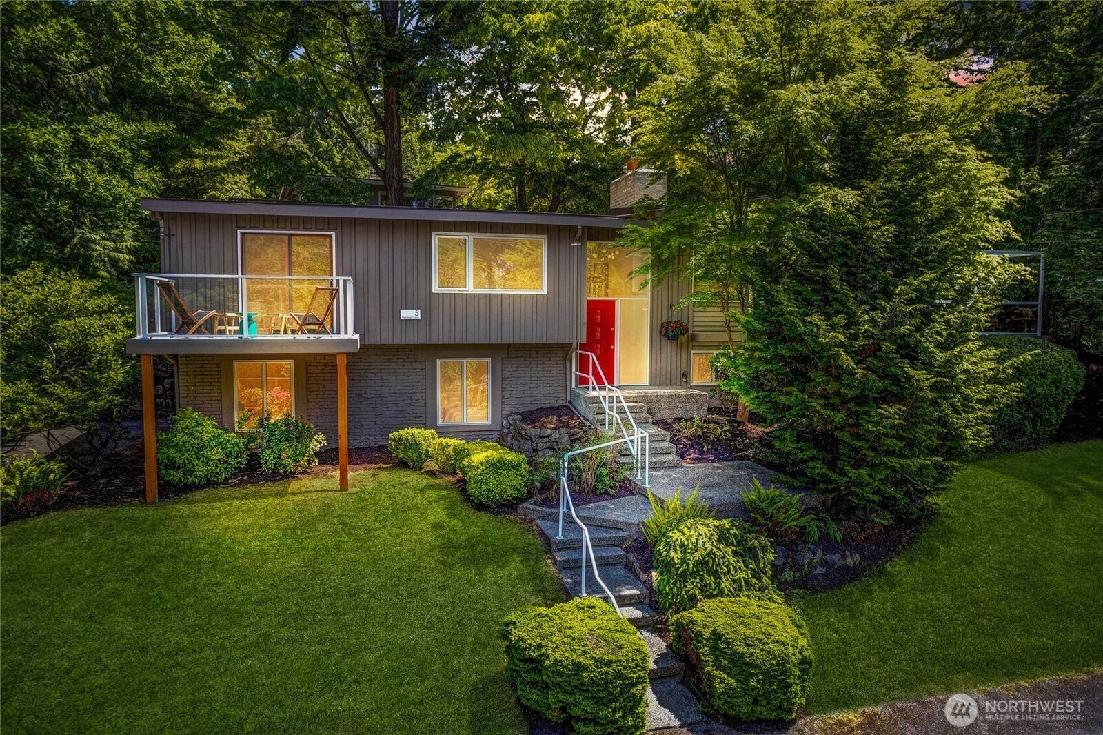 Property Photo:  5  Wembley Lane  WA 98040 