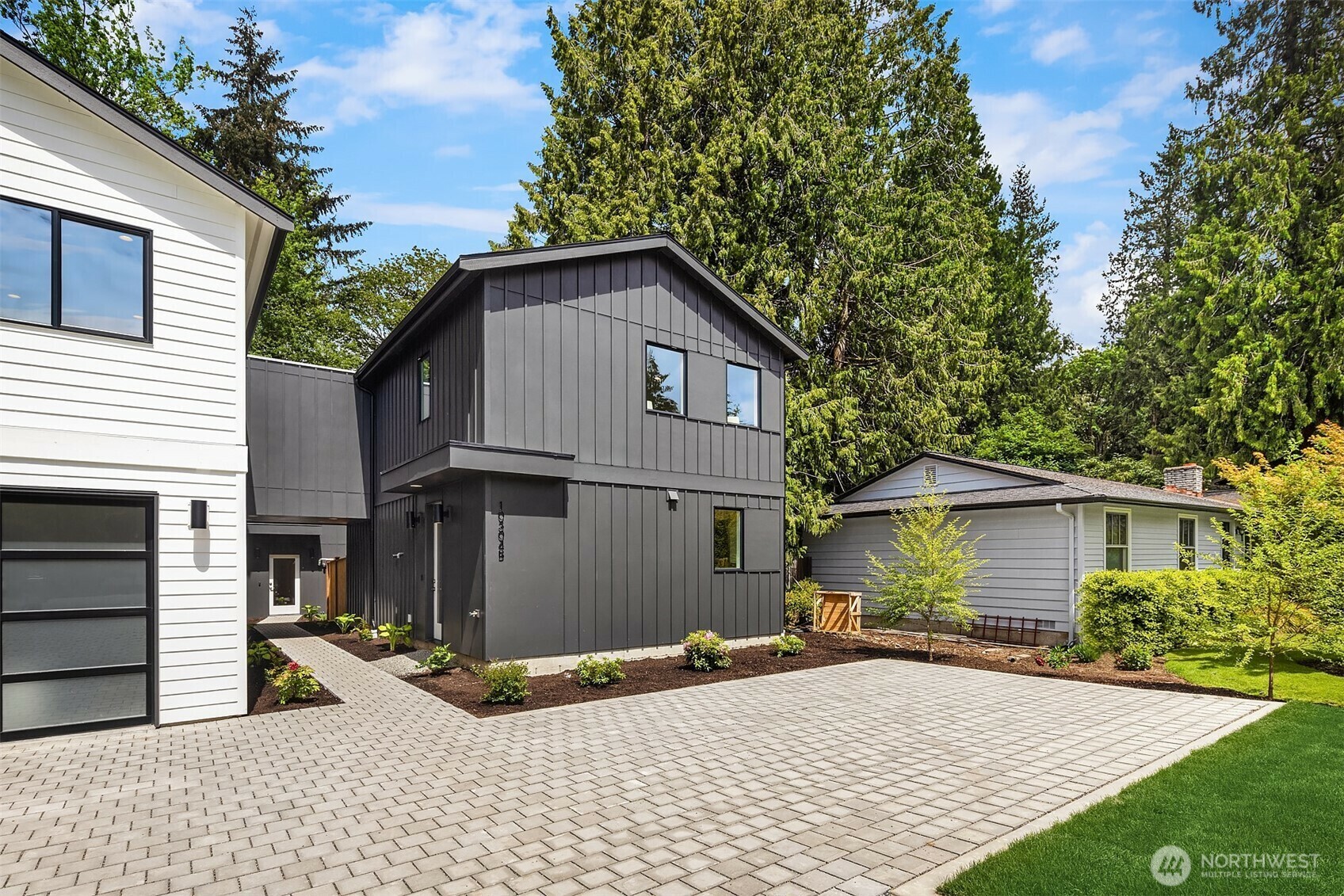 Property Photo: 10304 NE 113th Place B WA 98033