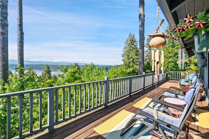 Property Photo: 61 E Mt Ellinor Court WA 98592