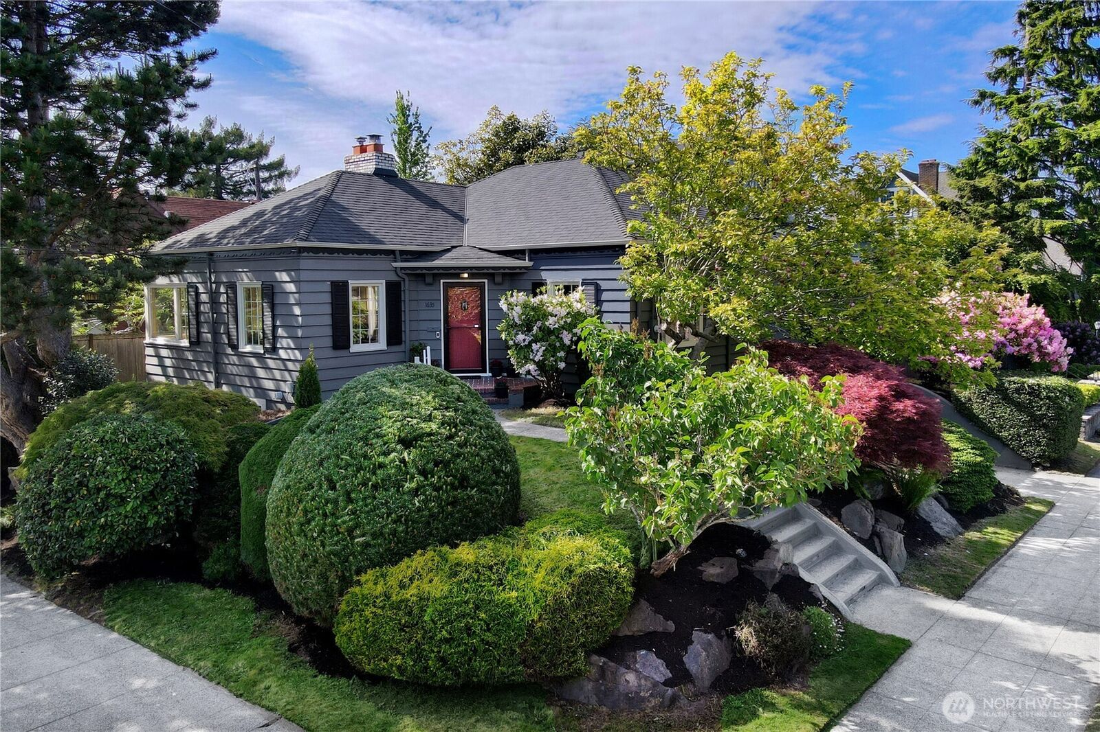 Property Photo:  1635  46th Avenue SW  WA 98116 