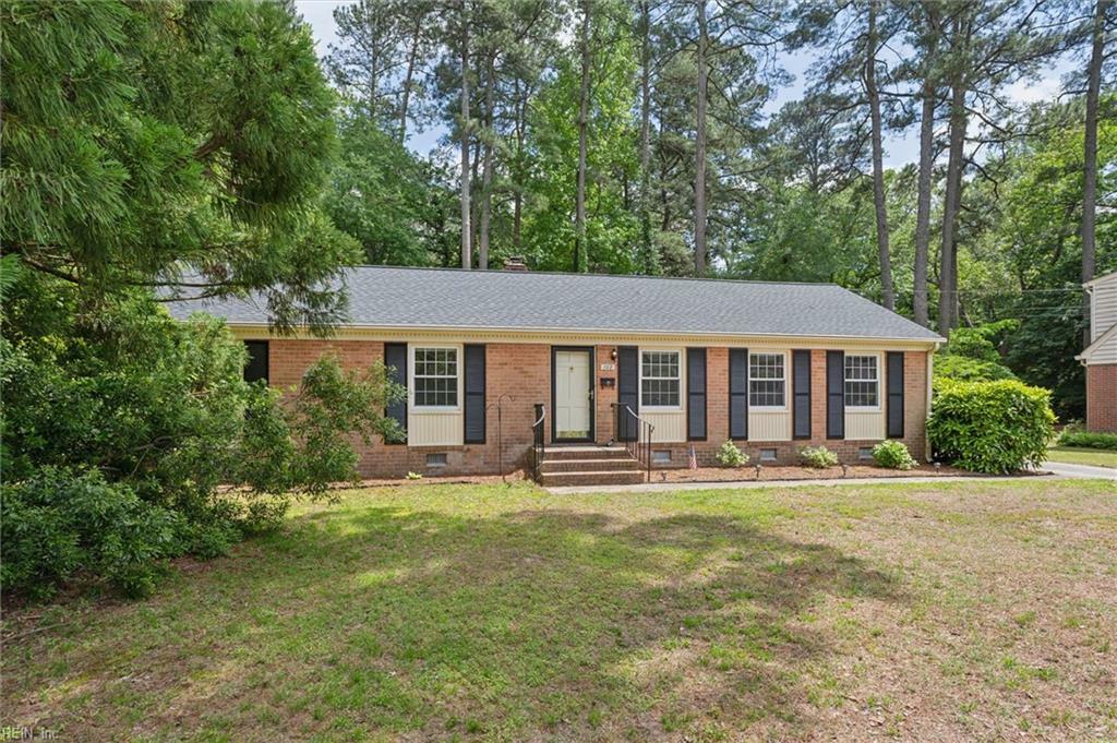 Property Photo: 102 Thomas Nelson Ln VA 23185