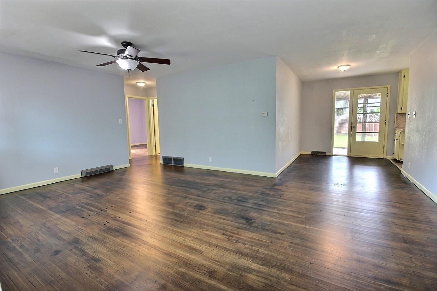 Property Photo: 901 E Skyview Dr KS 67042-4172