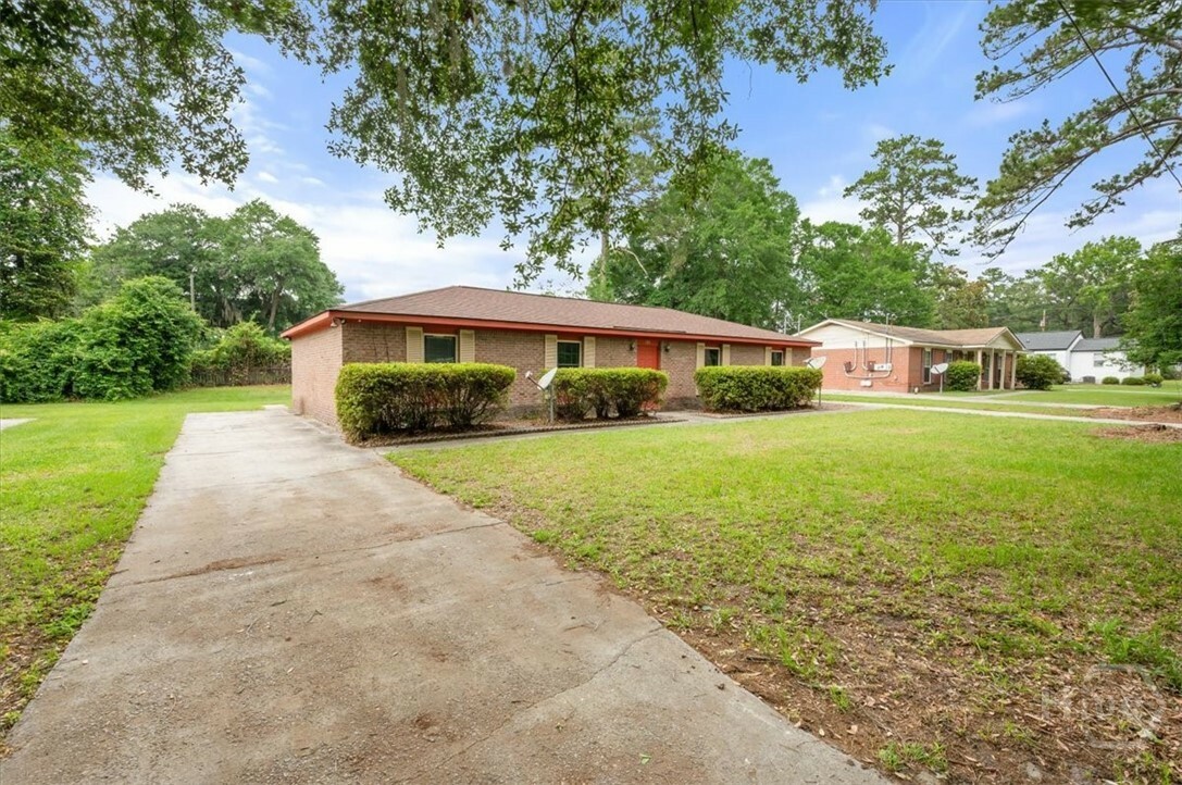 Property Photo: 310 Ashmore Street A, B GA 31313