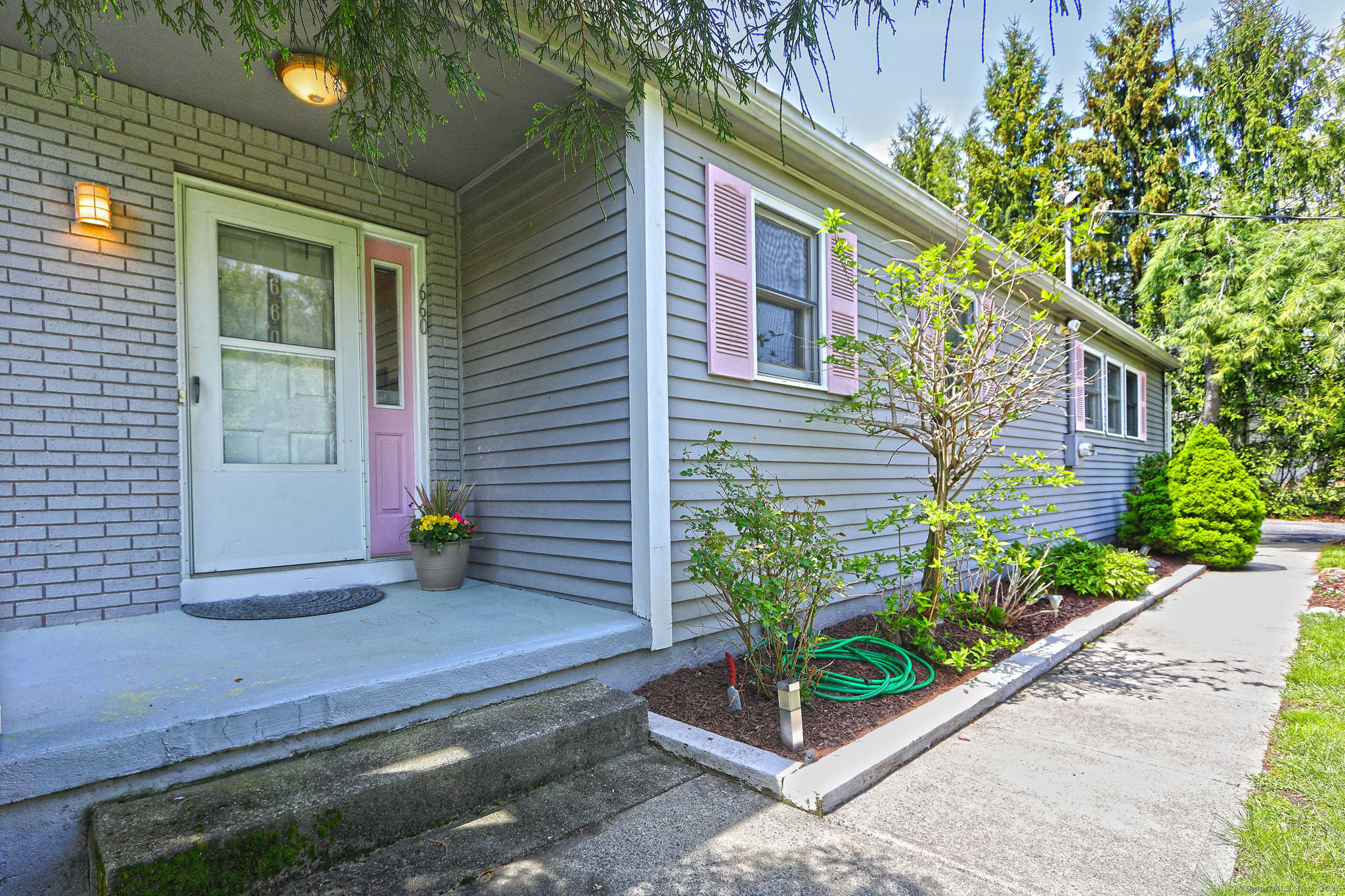 Property Photo: 660 Cedar Grove CT 06477