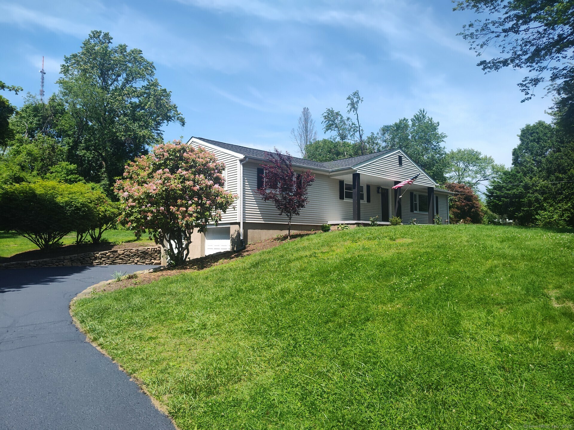 279 Beacon Hill Road  Trumbull CT 06611 photo