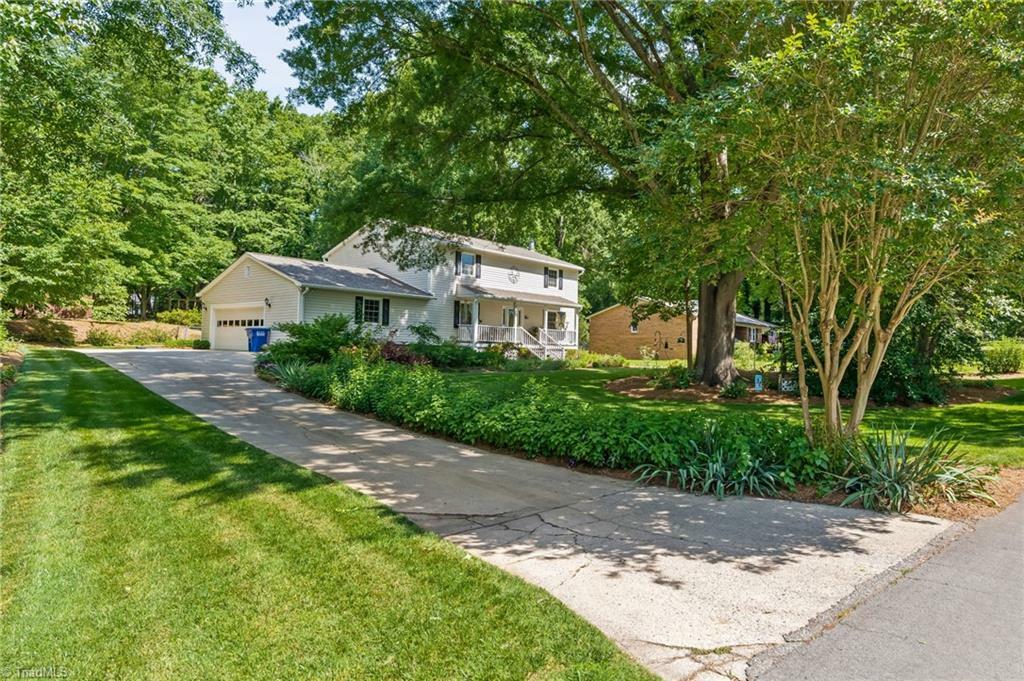 Property Photo: 3866 Creekview Drive NC 27370