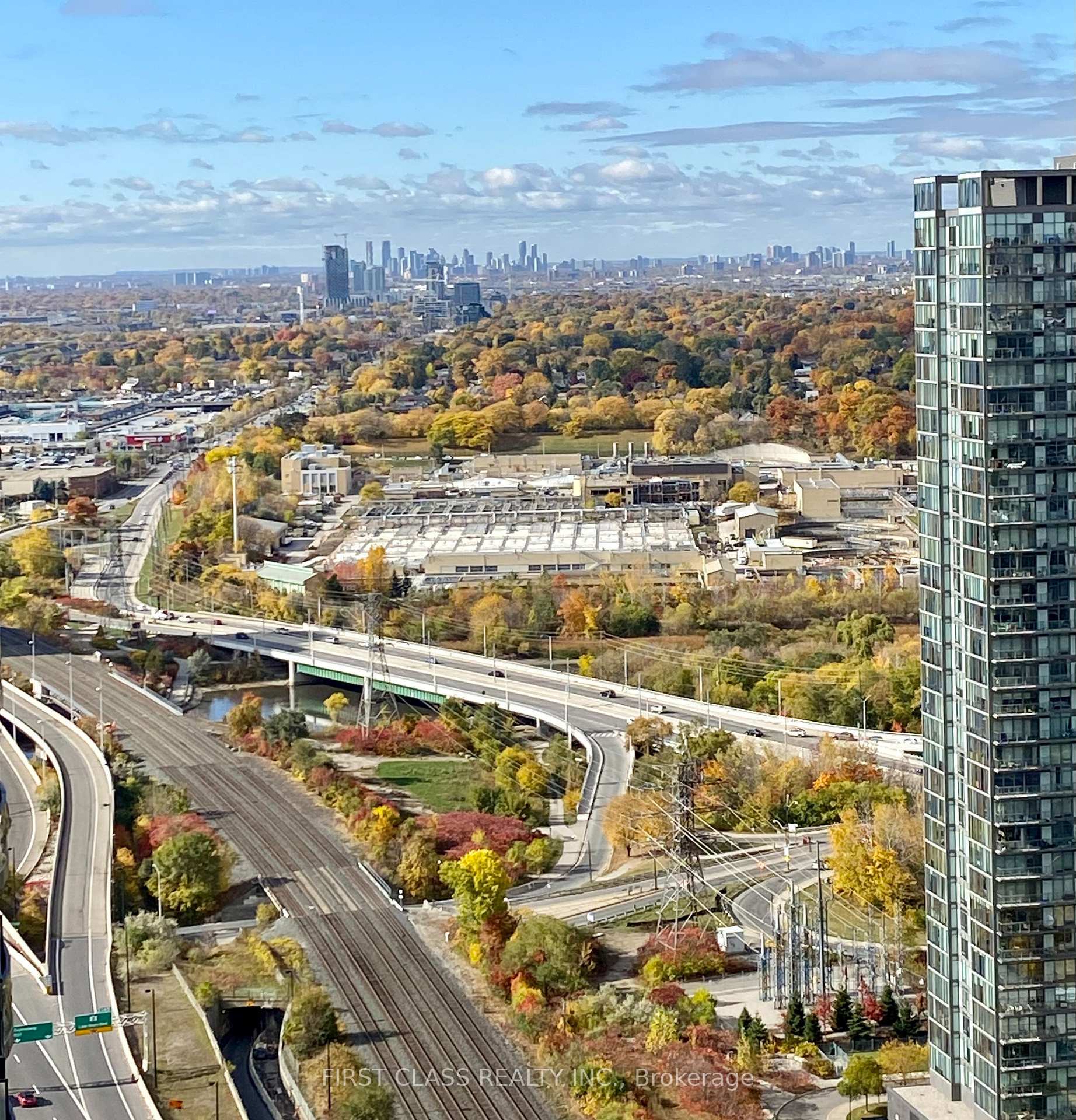 Photo de la propriété: 1926 Lake Shore Boulevard W 3812 ON M6S 0B1