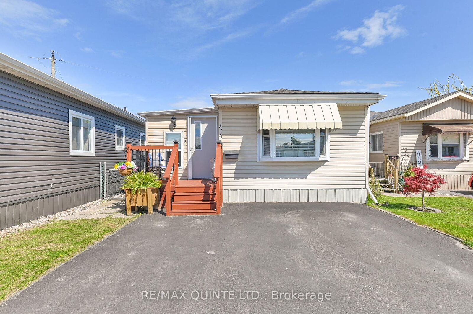 Property Photo:  311 Dundas Street 44  ON K8V 1M1 