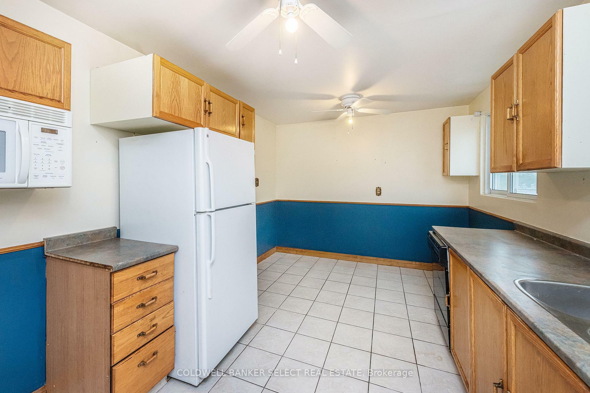 Photo de la propriété: 282 Whitehead Crescent ON L7E 3Y2