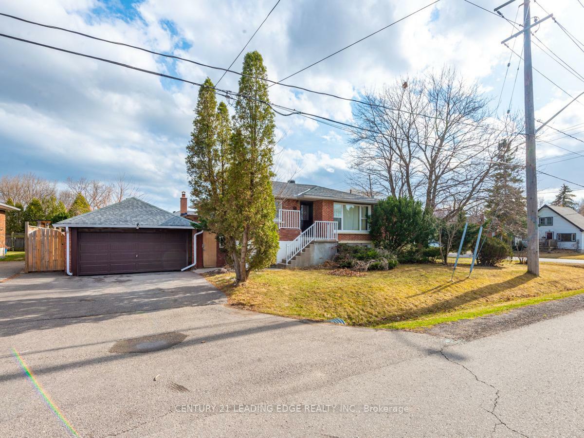 Property Photo: 301 Maple Street E Lower ON L1N 2Z7