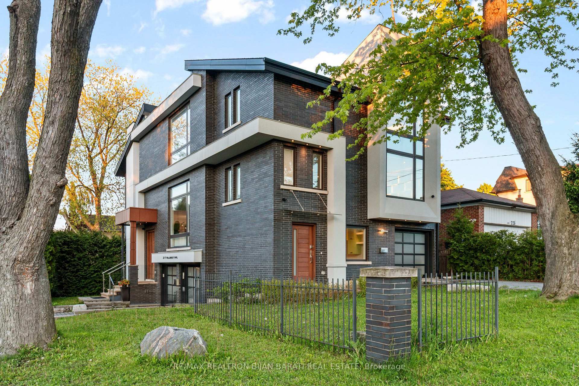 Property Photo: 217 Hillcrest Avenue ON M2N 3P3