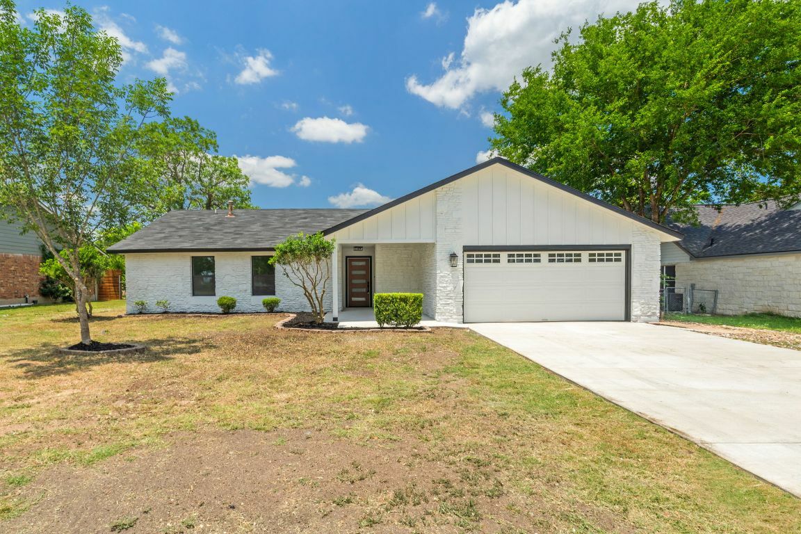 Property Photo: 14806 Parco Path TX 78660