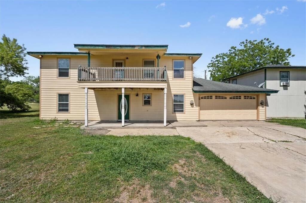 Property Photo: 461 Skyline Rdg TX 78666