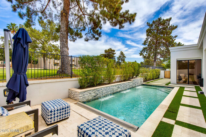 Property Photo: 2737 E Arizona Biltmore Circle 8 AZ 85016