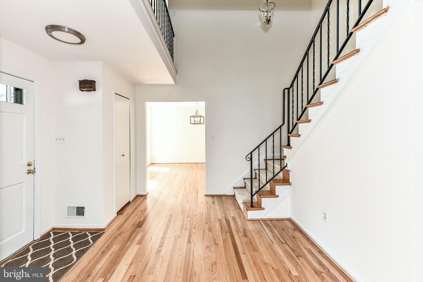 Property Photo: 5012 Sideburn Road VA 22032