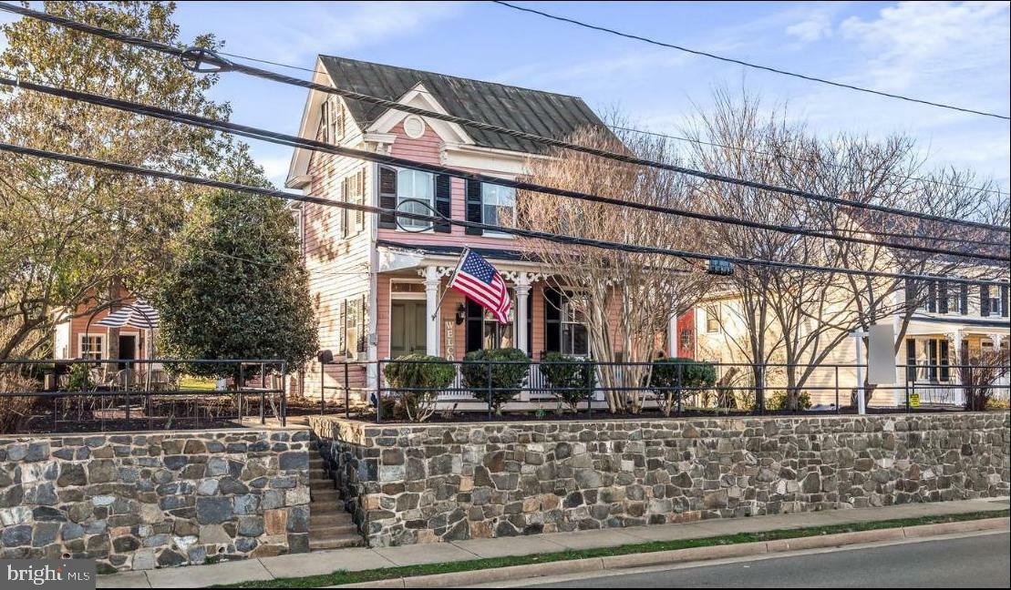 Property Photo: 431 S King Street VA 20175