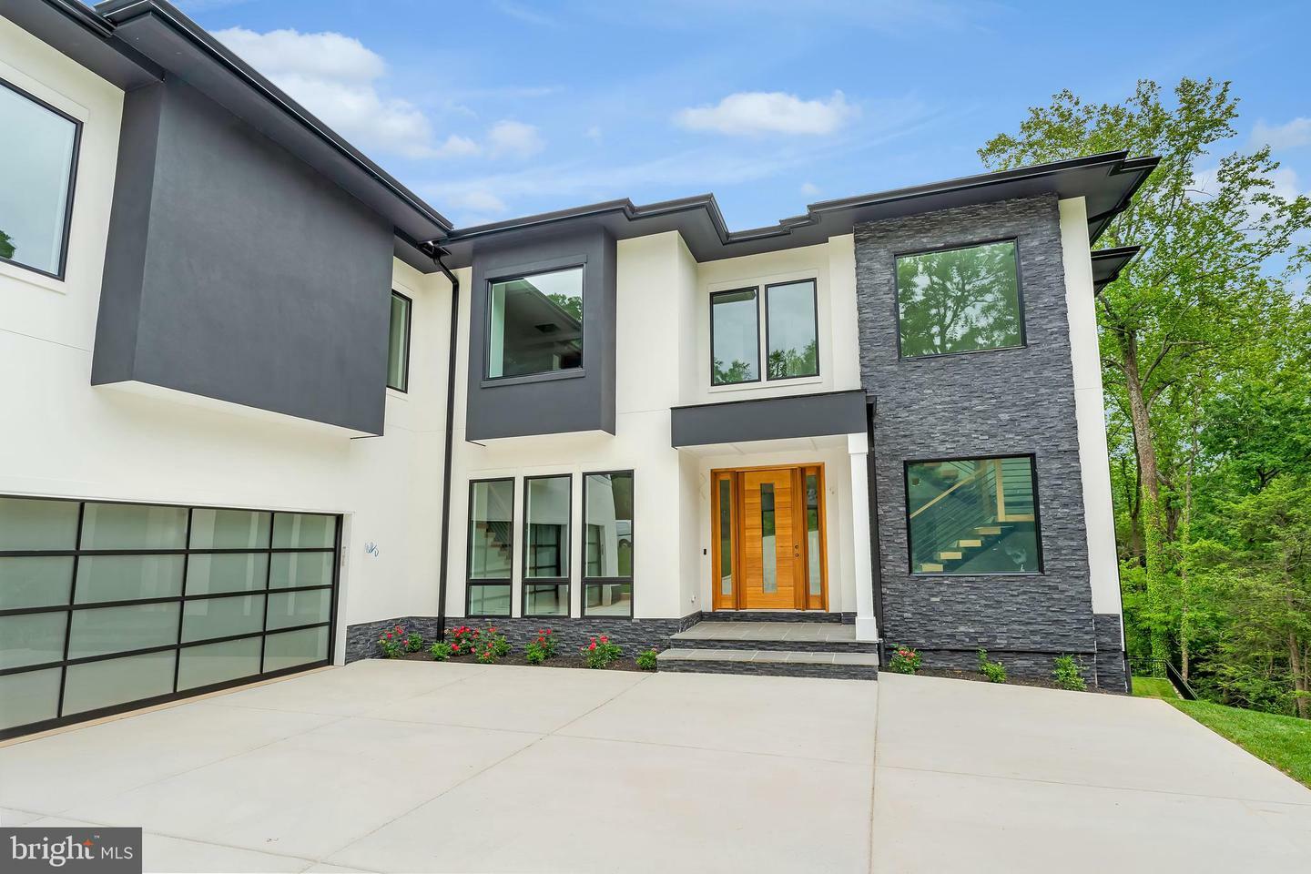 1434 Waggaman Circle  McLean VA 22101 photo