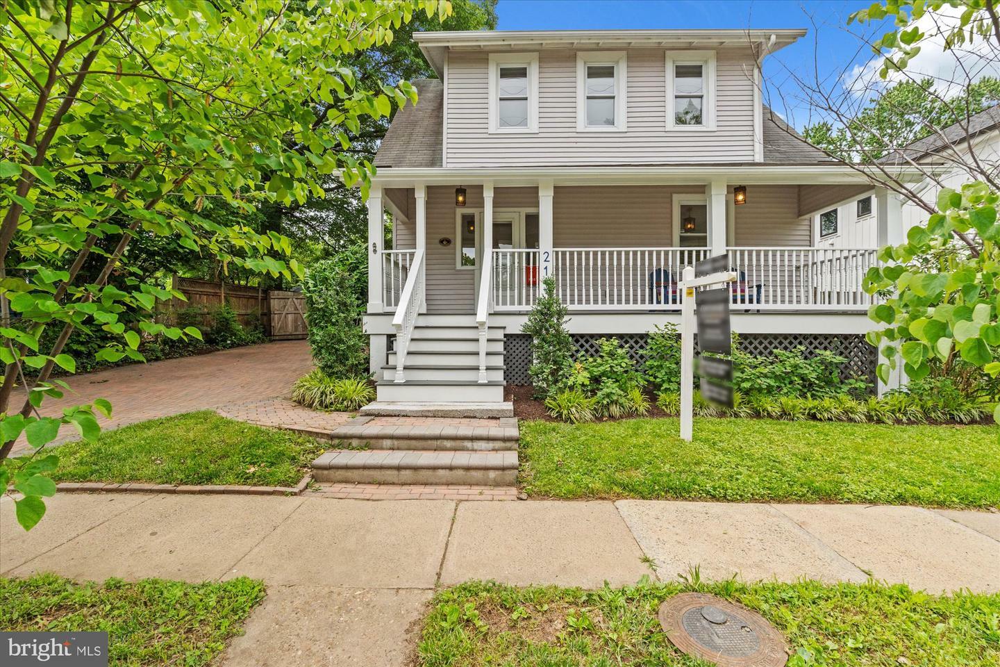 Property Photo: 213 Ashby Street VA 22305
