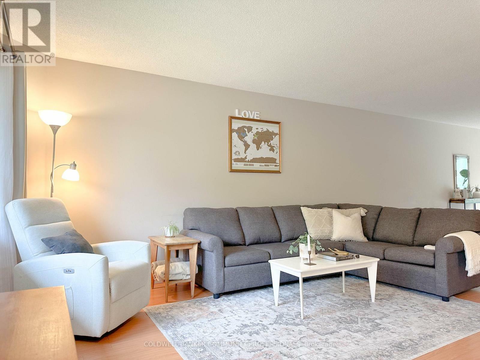 Property Photo: 657 Albert Street G ON N2L 3V5