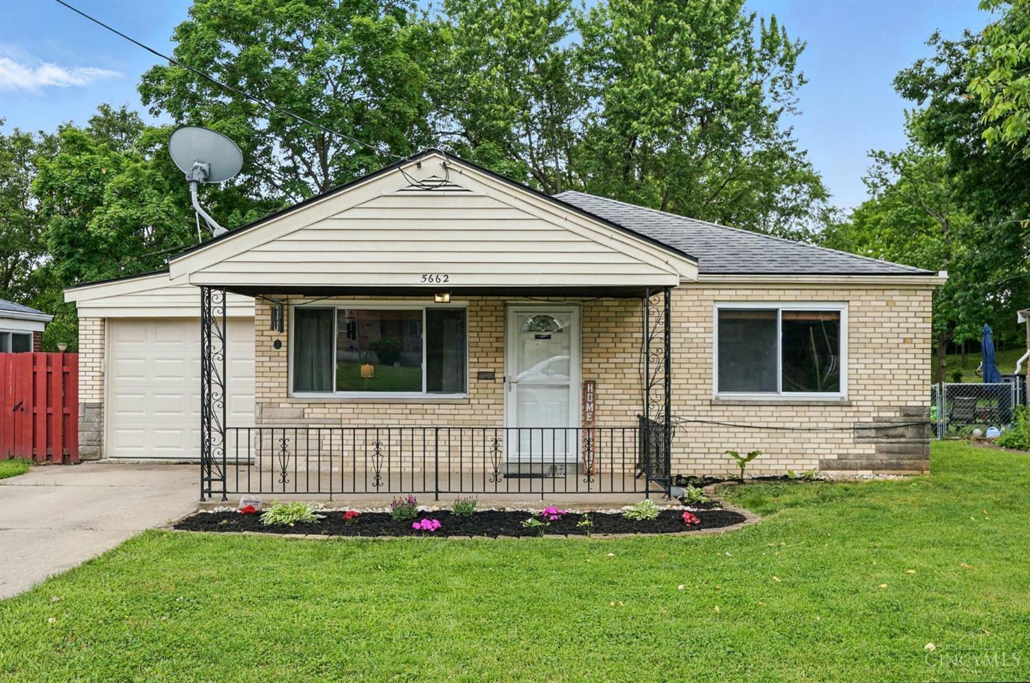 5662 Lauderdale Drive  Green Twp OH 45239 photo