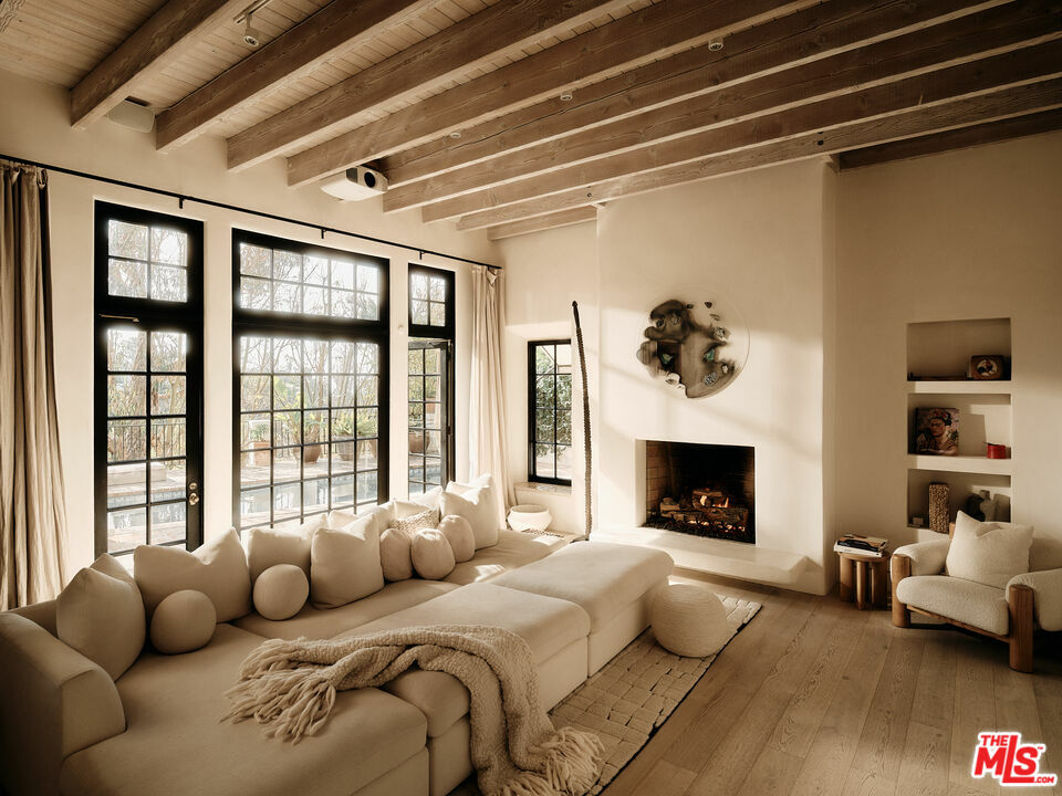 2729 Nichols Canyon Rd  Los Angeles CA 90046 photo