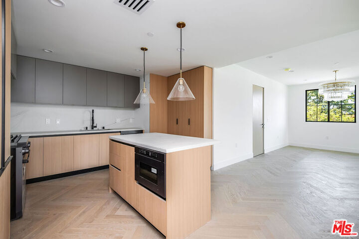 Property Photo:  10352 Riverside Dr  CA 91602 
