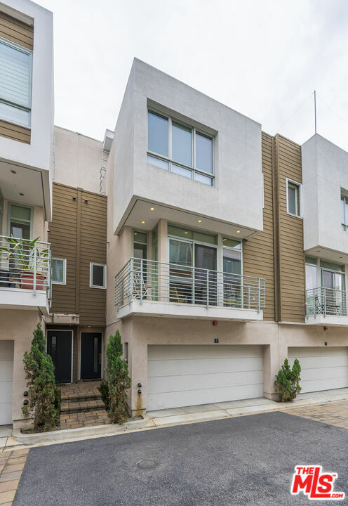 1400 N Fuller Ave  Los Angeles CA 90046 photo