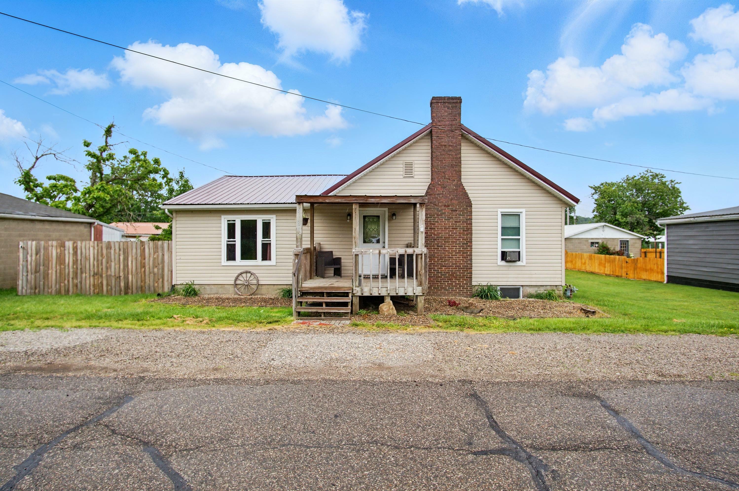 Property Photo: 618 Market Street OH 43771