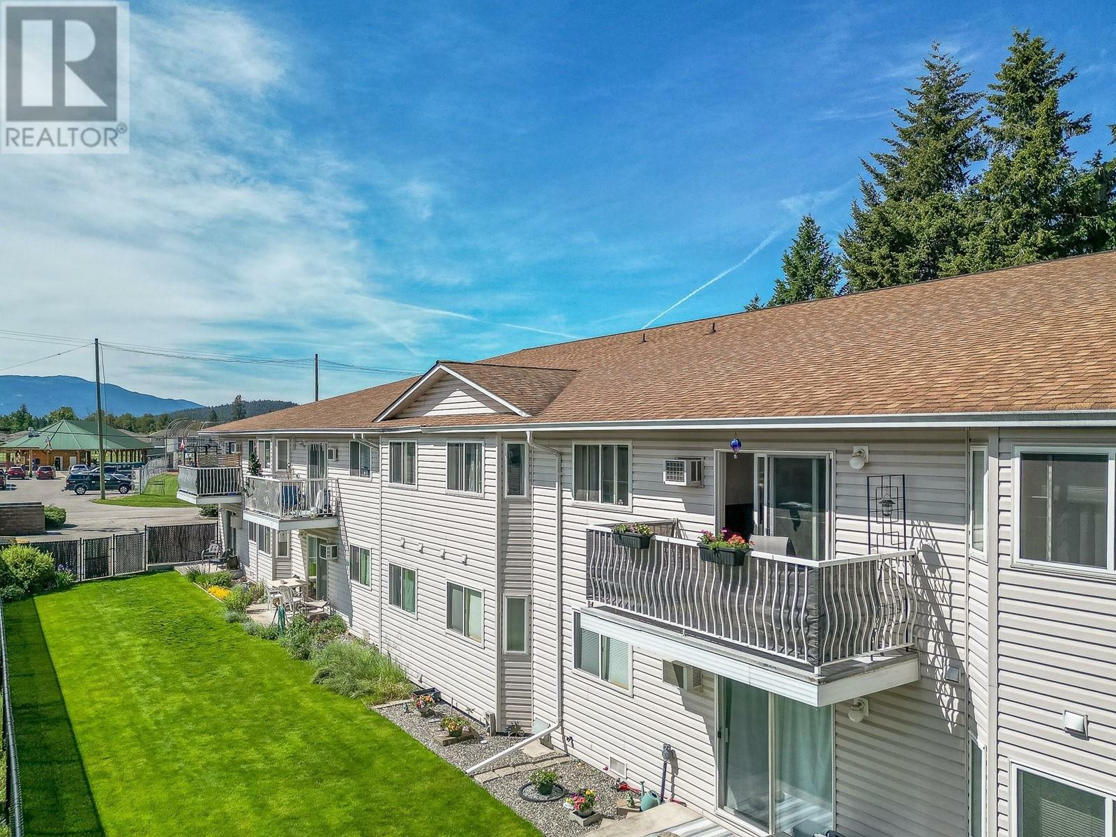 Property Photo: 211 Kildonan Avenue 214 BC V0E 1V2